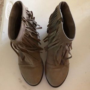 Women’s size 6.5 fringe booties